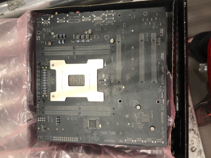 Photo 6 of ASRock Socket TR4/ AMD X399/ DDR4 Wi-Fi/A&2GbE/ MicroATX Motherboard (X399M Taichi)
