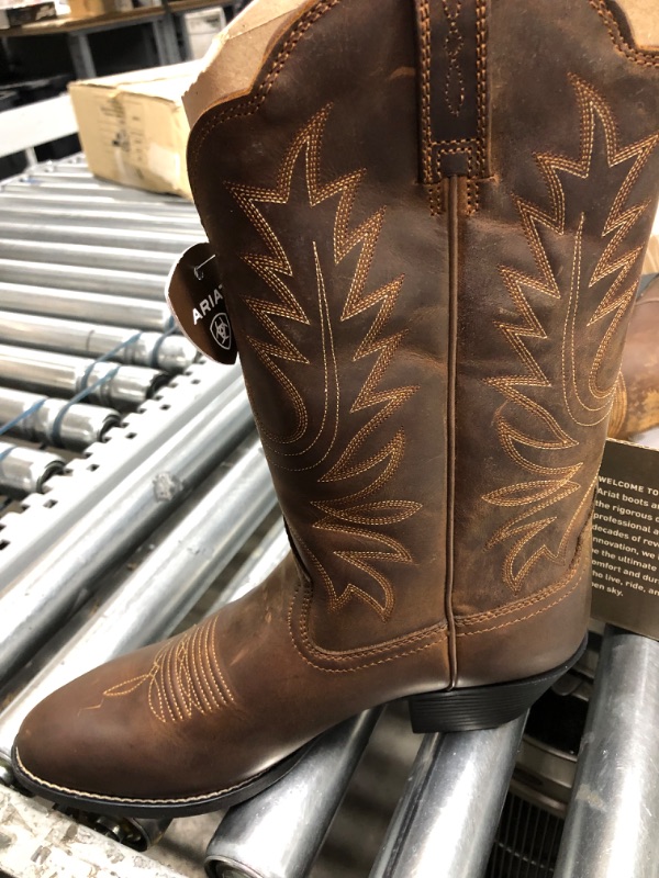 Photo 6 of **DAMAGED, SEE PHOTOS** 
Ariat Heritage Western R Toe (Distressed Brown) Women's Boots size 9