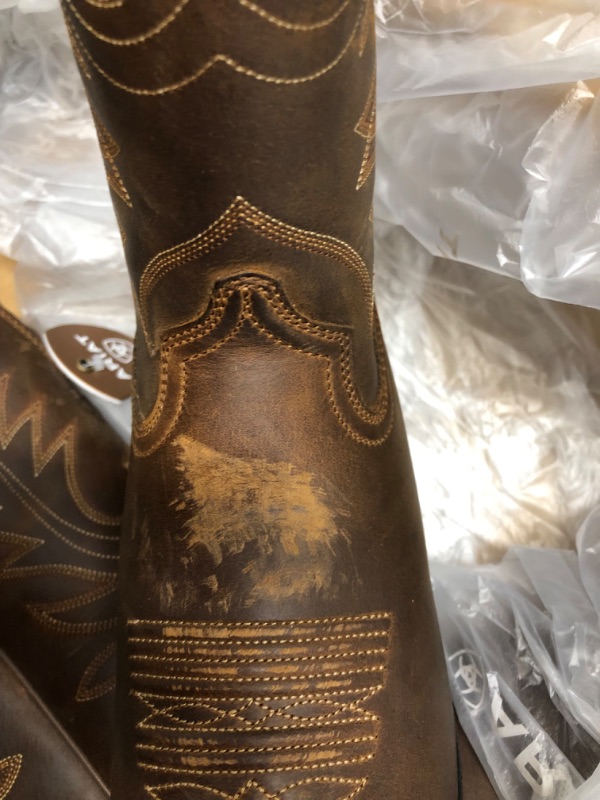 Photo 2 of **DAMAGED, SEE PHOTOS** 
Ariat Heritage Western R Toe (Distressed Brown) Women's Boots size 9