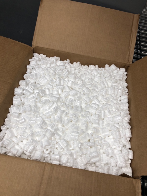 Photo 2 of StarBoxes White Regular Loose Fill Shipping Packing Peanuts S-Shaped 22.5 Gal / 3 Cubic Feet