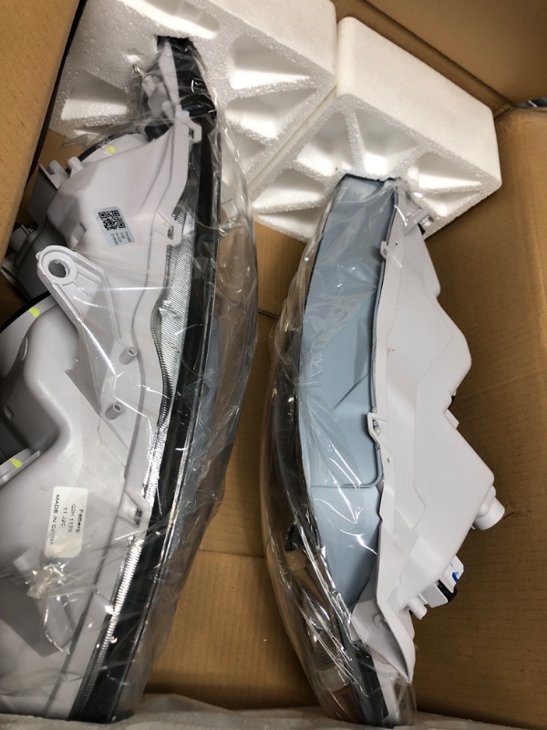 Photo 3 of DWVO Headlight Assembly Compatible with 96 97 98 1996 1997 1998 Civic (Chrome Housing Clear Lens Amber Reflector)