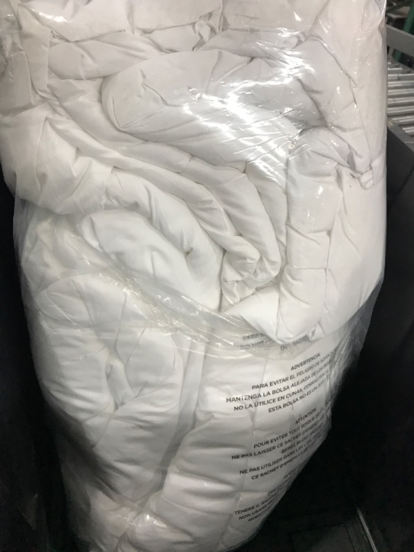 Photo 1 of 102x96 white comforter