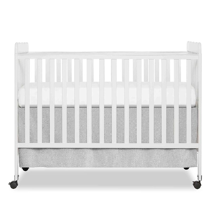 Photo 1 of Dream On Me Carson Classic 3-in-1 Convertible Crib in White
