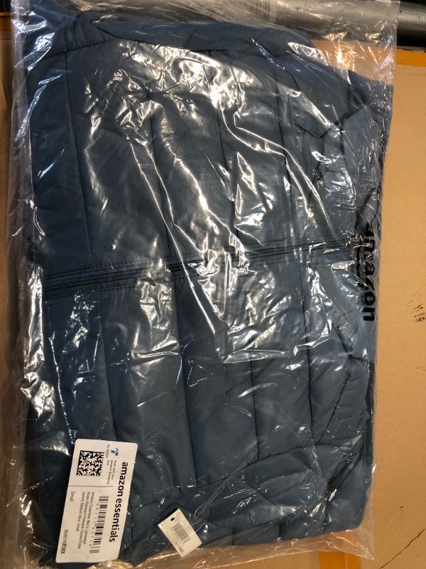 Photo 1 of Amazon Essentials Men's Lightweight Water-Resistant Packable Hooded Puffer Jacket Size small Blue