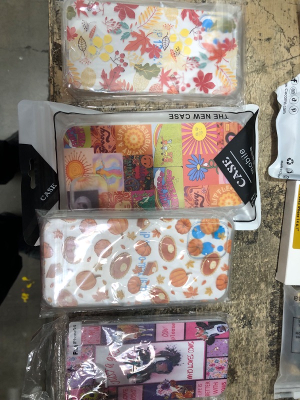 Photo 1 of 4PC BUNDLE
PHONE CASE BUNDLE BAG