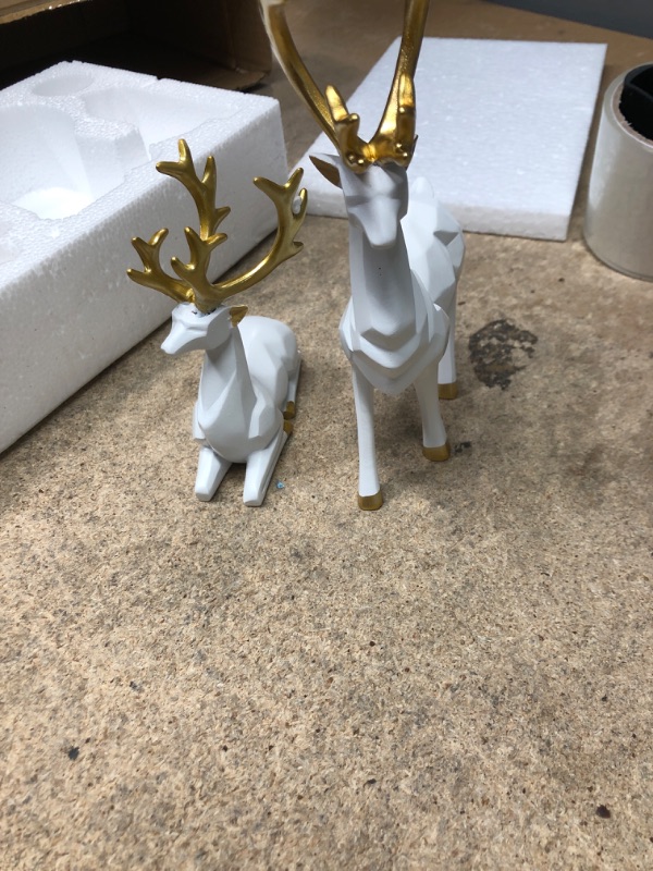 Photo 2 of 2PCS Carved elk Statue Resin Ornaments, Christmas Reindeer Fortune Seeking Decoration Modern Retro Art Standing and Sitting Posture, Applicable to Living Room and Bedroom (3D Geometric White)