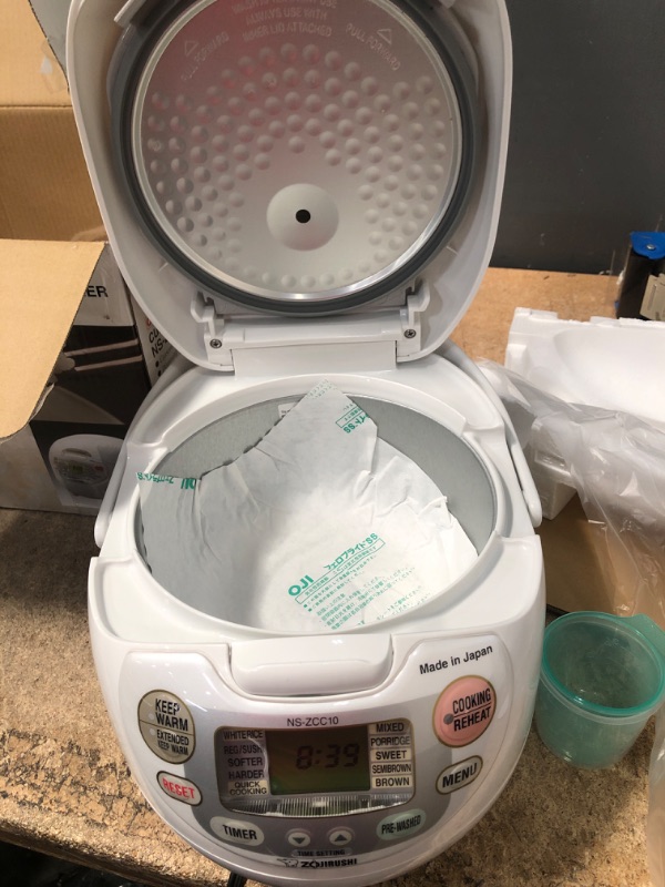 Photo 2 of ***POWERS ON*** Zojirushi, Made in Japan Neuro Fuzzy Rice Cooker, 5.5-Cup, Premium White