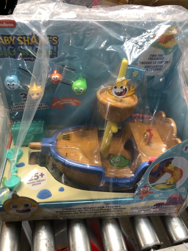 Photo 2 of WowWee Baby Shark’s Big Show! Ultimate Shipwreck Playset