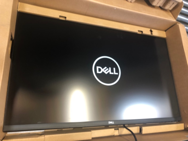 Photo 2 of Dell 32 Inch 4K Monitor, UHD (3840 x 2160), 60Hz, Dual HDMI 2.0, DisplayPort 1.2, 4ms Gray-to-Gray in Extreme Mode, 1.07 Billion Colors, SE3223Q - Black 31.5 Inches SE3223Q