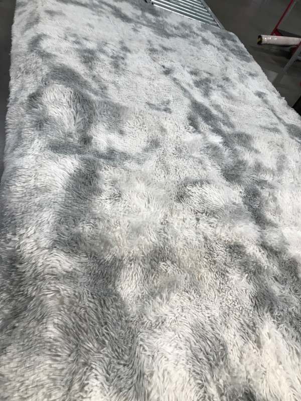 Photo 1 of 5x6.5 Grey/White Rug (FUR)