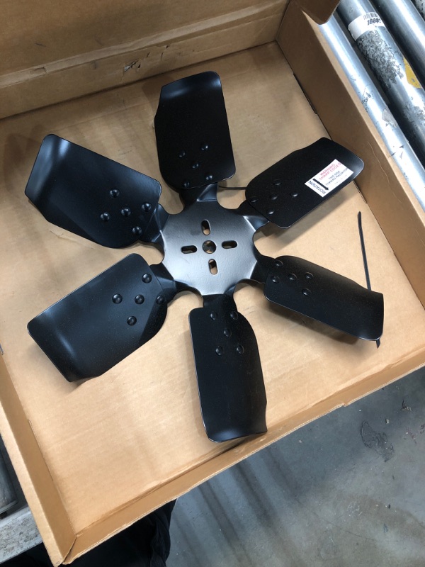 Photo 2 of Derale 17318 Heavy Duty Fan Blade Series 1000 18" Steel Rigid Race Belt Driven Fan Standard Rotation