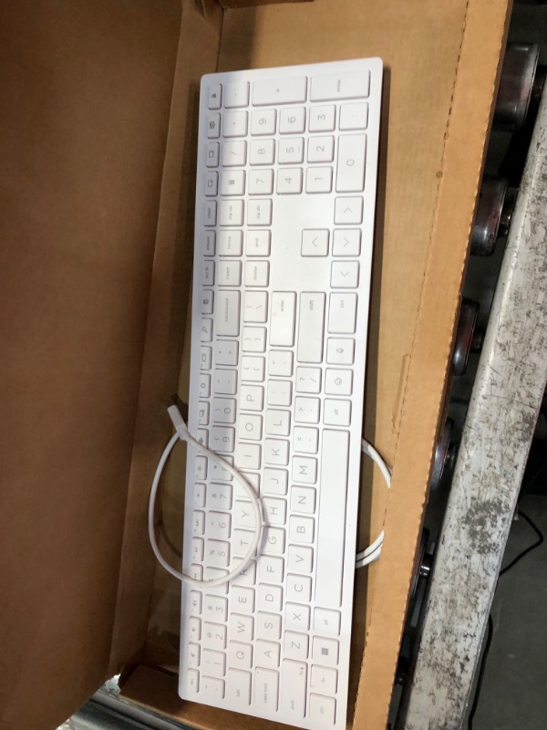 Photo 1 of *** USED *** HP 24-cb0010 23.8” FHD All-in-One Desktop PC, Intel Celeron Processor J4025, 8GB RAM, 256 GB SSD, Webcam, WiFi, BT, Windows 11 Home (Renewed) 24-cb0010, Starry White