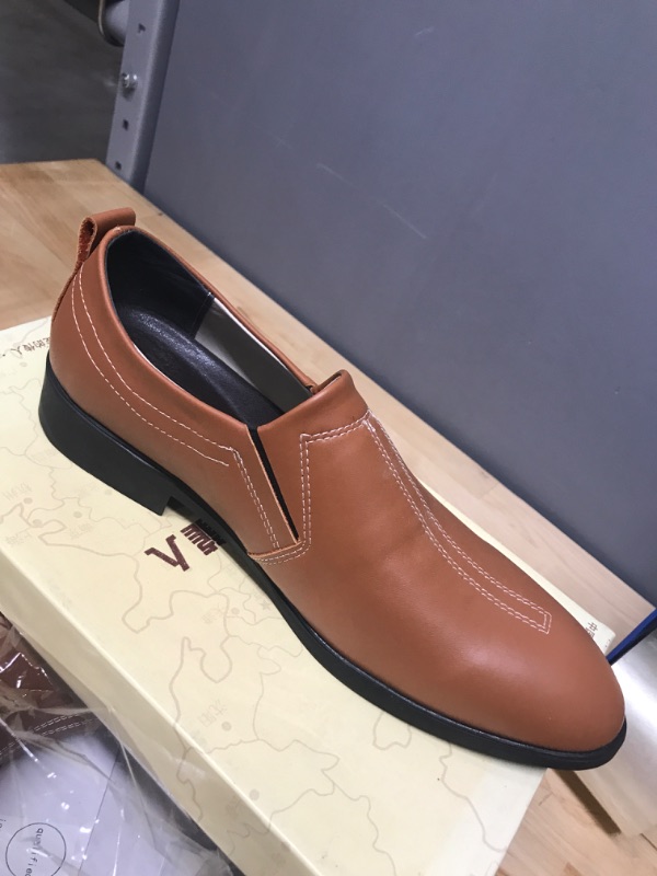 Photo 1 of Men's 8.5 Brown shoes