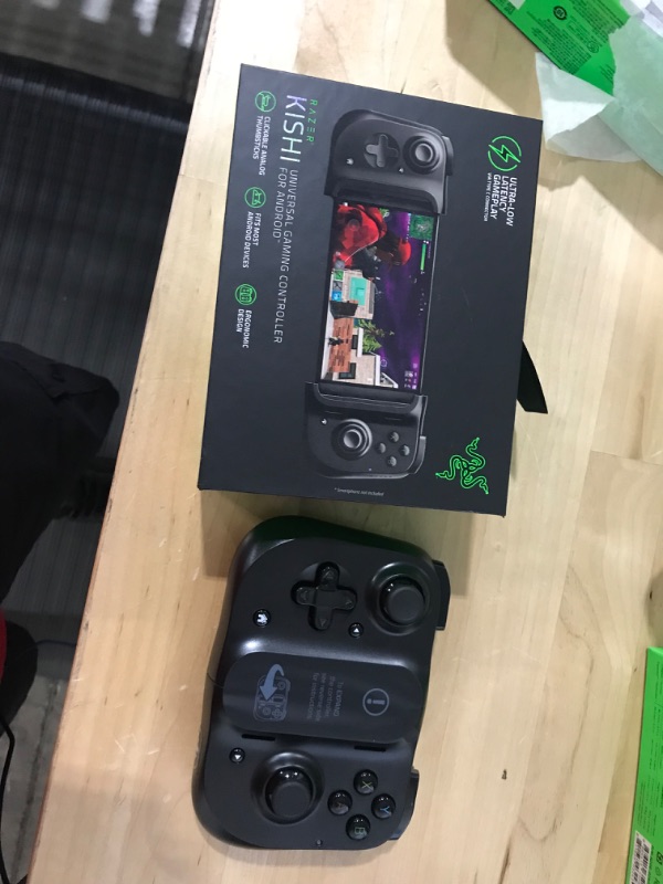 Photo 2 of *** new *** Razer Kishi Mobile Game Controller / Gamepad for Android USB-C: Xbox Game Pass Ultimate, xCloud, Stadia, GeForce NOW, Luna - Passthrough Charging - Low Latency Phone Controller Grip - Samsung, Pixel Controller For Android