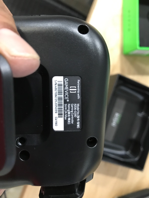 Photo 1 of Razer Kishi Mobile Game Controller / Gamepad for Android USB-C: Xbox Game Pass Ultimate, xCloud, Stadia, GeForce NOW, Luna - Passthrough Charging - Low Latency Phone Controller Grip - Samsung, Pixel Controller For Android