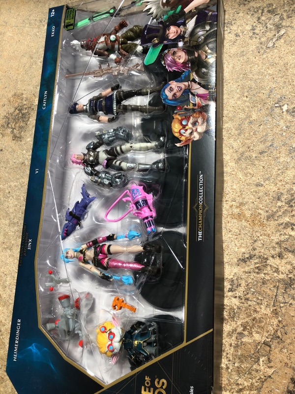 Photo 2 of Dual Cities Pack w/ Exclusive Jinx, Heimerdinger, Vi, Caitlyn, Ekko, 4-Inch Figures, Ages 12 and Up