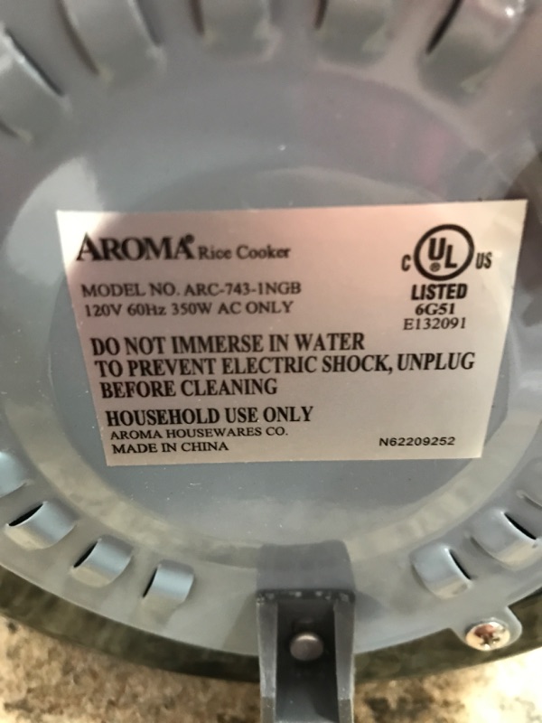 Photo 4 of ***POWERS ON*** Aroma Housewares 6-Cup (Cooked) Pot-Style Rice Cooker and Food Steamer, Black ARC-743-1NGB