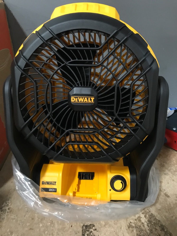 Photo 2 of ***item badly damaged***blades came off***
DEWALT 20V MAX* Jobsite Fan, Tool Only (DCE512B) Jobsite Fan (NEW)