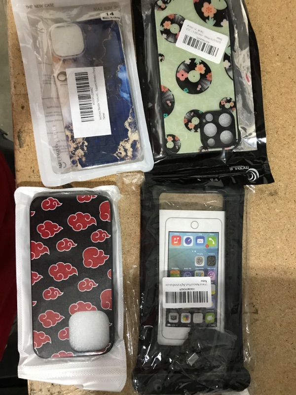 Photo 1 of BUNDLE OF 4 PHONE CASES