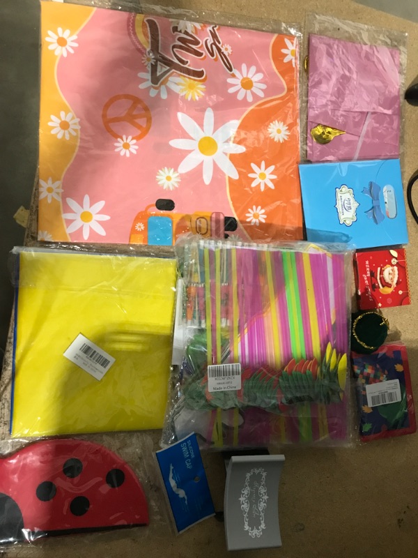 Photo 1 of BUNDLE OF 10 MISC ITEMS