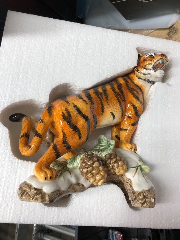 Photo 1 of Minigift Ceamic Collectible Statues & Figurines ,3D Hand-Painted Tiger and Pinecone Home Decoration?Large?