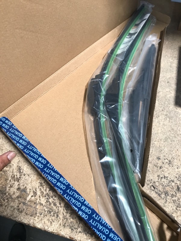 Photo 2 of Fabysky OEM QUALITY Premium All-Season Windshield Wiper Blades (24"+22" pair for front windshield) 24+22+12"