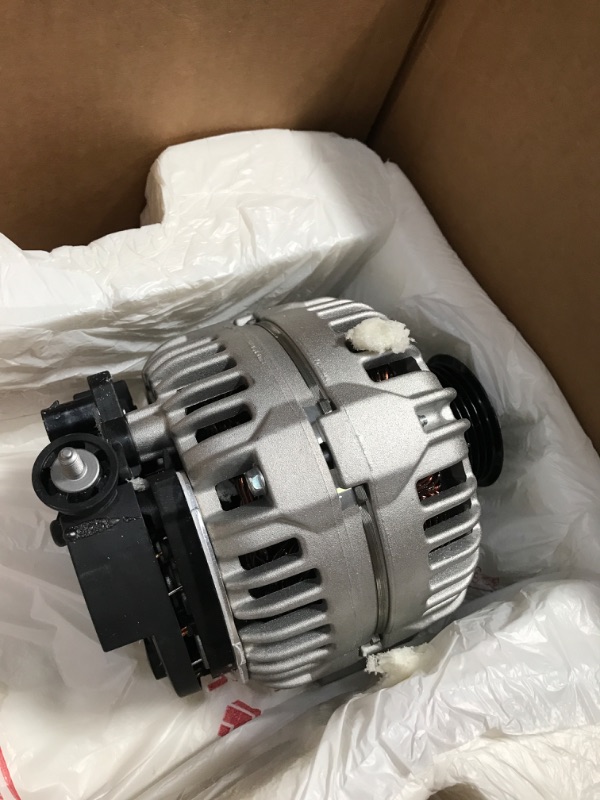 Photo 2 of ACDelco GM Genuine Parts 22817848 Alternator