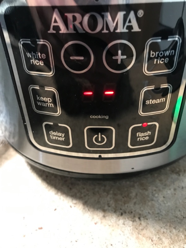 Photo 1 of *powers on* Aroma Housewares ARC-914SBD Digital Cool-Touch Rice Grain Cooker and Food Steamer, Stainless, Silver, 4-Cup (Uncooked) / 8-Cup (Cooked) Basic