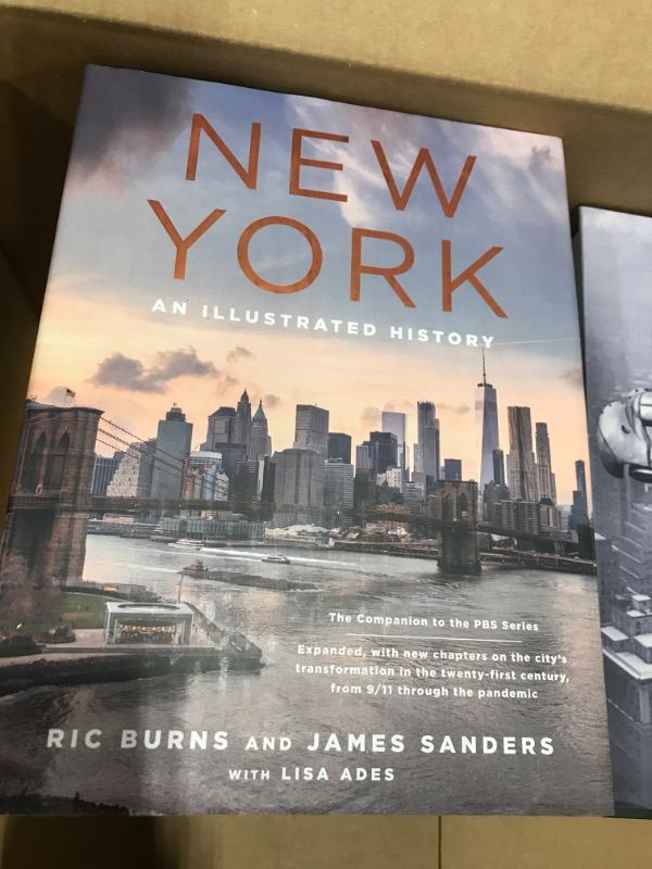 Photo 2 of New York: An Illustrated History (Revised and Expanded) (Hardcover)