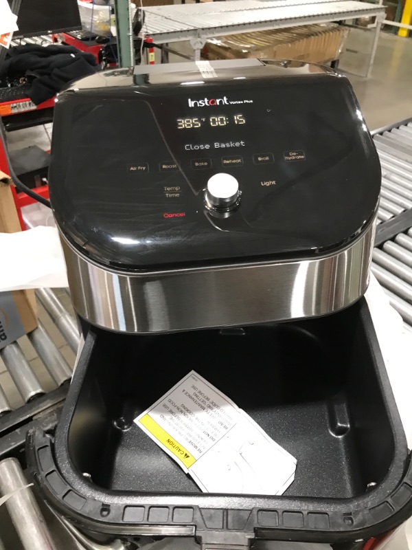 Photo 5 of Instant Vortex Plus 6QT Air Fryer with Odor Erase Technology, 6-in-1 Functions that Crisps, Roasts, Broils, Dehydrates, Bakes & Reheats, 100+In-App Recipes, from the Makers of Instant Pot,1700W,Black