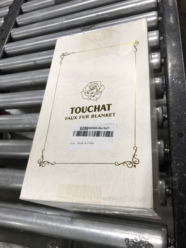 Photo 1 of Touchat Luxury Faux Rabbit Fur Throw Blanket for Couch,Super Heavy Warm Cozy Blanket for Sofa Bedroom Living Room,Ultra Soft Fluffy Reversible Plush Blanket for Home Decor Gifts,Cream White