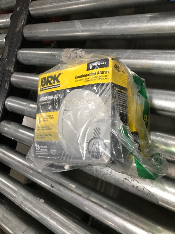 Photo 1 of First Alert SC-9120B Hardwired Smoke and Carbon Monoxide Alarm with Battery Backup 2 Pack