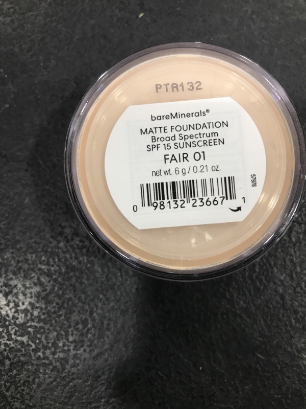 Photo 2 of bareMinerals Matte Loose Powder Foundation SPF 15