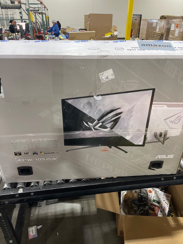 Photo 2 of ASUS 90LM0590-B011B0 ROG Strix 43 in. 4K HDR DSC XG43UQ UHD 3840 x 2160 144Hz 1ms HDMI 2.1 Display HDR1000 DCI-P3 90 Percent DisplayPort USB Gaming Monitor