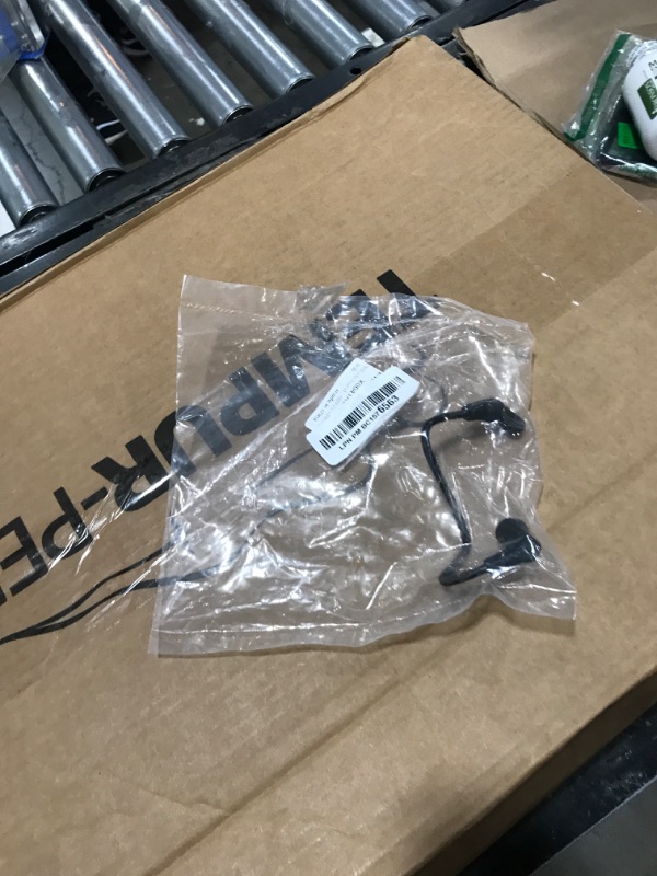 Photo 1 of UMNNYK Car Fuel Pressure Regulator Vacuum Line Tube Compatible with GMC Chevrolet Sierra Silverado Avalanche Colorado Buick Yukon Tahoe 4.8 5.3 6.0 1999-2005 Replaces OEM#17113556