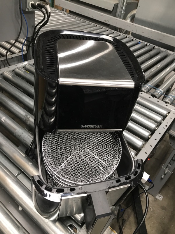 Photo 1 of ***PARTS***  ***ITEM DOES NOT POWER ON***   7 qt. Black/Stainless Steel Air Fryer and Dehydrator Max XL