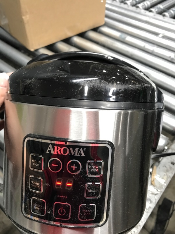 Photo 2 of ***TESTED/ TURNS ON**8 Aroma Housewares ARC-914SBD Digital Cool-Touch Rice Grain Cooker and Food Steamer, Stainless, Silver, 4-Cup (Uncooked) / 8-Cup (Cooked) Basic