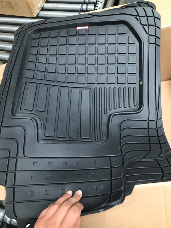 Photo 1 of *UNKNOW CAR MATS)* MOTORTREND 4PCS MATS