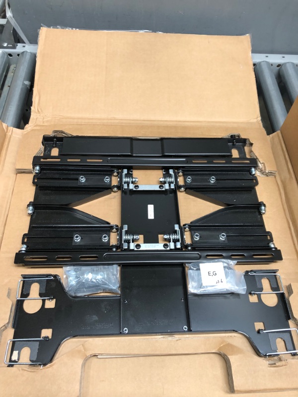 Photo 1 of 58-75" Full Motion Slim Wall mount (400x300, 400x400)
