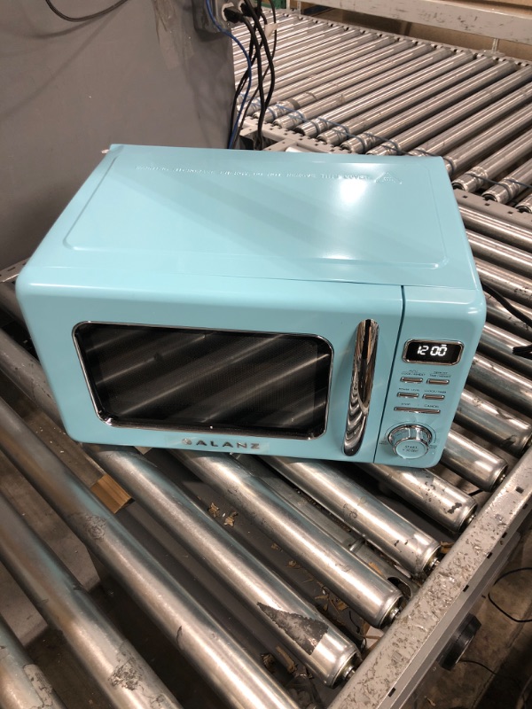 Photo 2 of 0.9 cu. ft. 900-Watt Retro Countertop Microwave in Blue