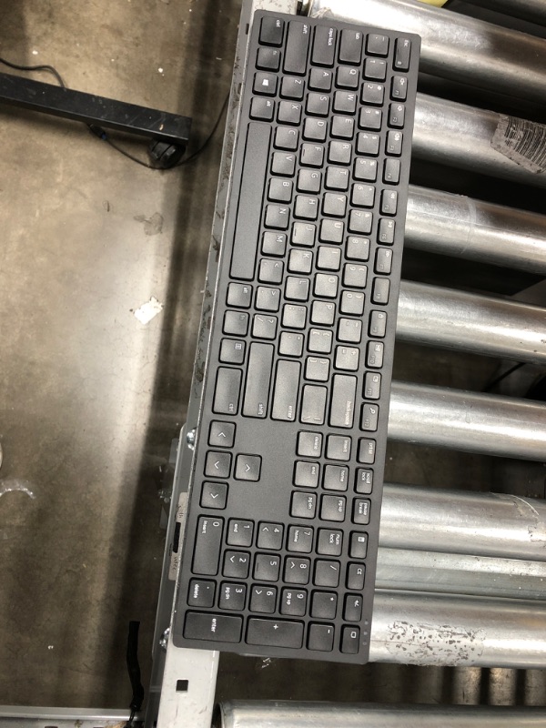 Photo 2 of Dell Pro KM5221W Keyboard