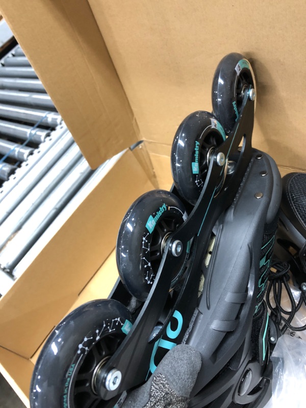 Photo 4 of **ONE SKATE MISSING SHOELACE**
Roller Derby Aerio Women's Inline Skates 8 Black/Teal