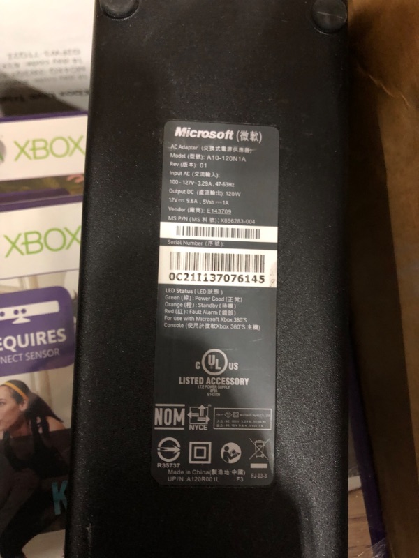 Photo 6 of Xbox 360 4GB with Kinect Nike+ Bundle 