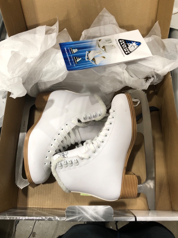 Photo 2 of Jackson Classic SoftSkate 380 Womens/Girls Ice Figure Skates (size 8)
