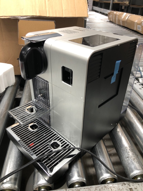 Photo 1 of Lattissima Pro is inspired by the quality of professional machines with a high level of simplicity. So simple to use - its advanced technology and intuitive touchscreen is presented in a sleek, pure and robust design with an aluminum finish. Enjoy incompa