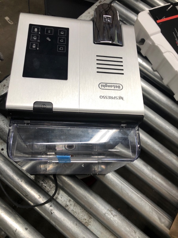 Photo 1 of Lattissima Pro is inspired by the quality of professional machines with a high level of simplicity. So simple to use - its advanced technology and intuitive touchscreen is presented in a sleek, pure and robust design with an aluminum finish. Enjoy incompa