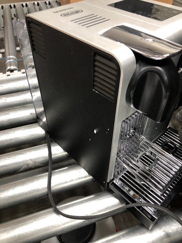 Photo 1 of Lattissima Pro is inspired by the quality of professional machines with a high level of simplicity. So simple to use - its advanced technology and intuitive touchscreen is presented in a sleek, pure and robust design with an aluminum finish. Enjoy incompa