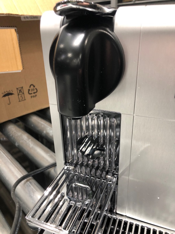 Photo 1 of Lattissima Pro is inspired by the quality of professional machines with a high level of simplicity. So simple to use - its advanced technology and intuitive touchscreen is presented in a sleek, pure and robust design with an aluminum finish. Enjoy incompa