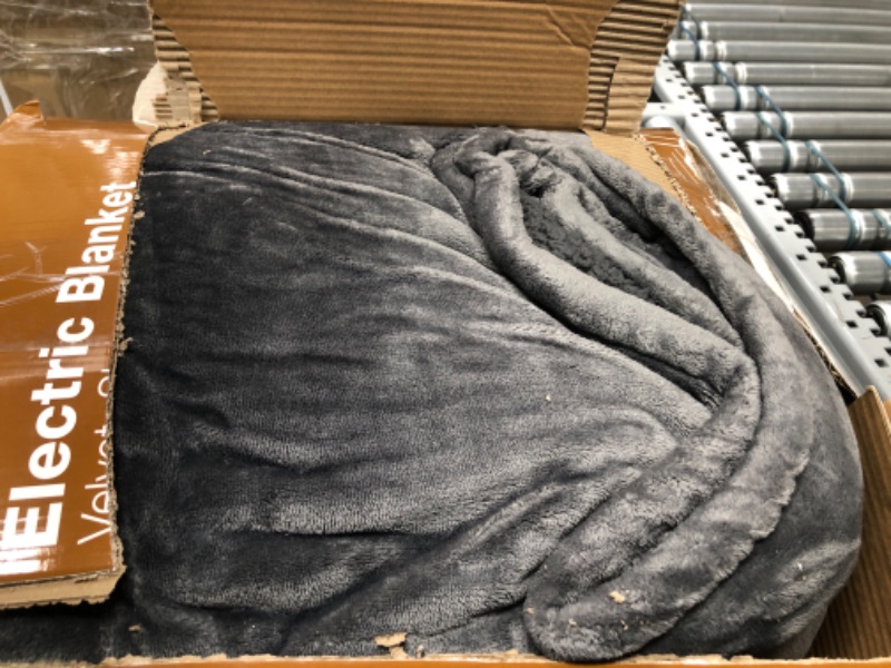 Photo 2 of  Bearhug Electric Blanket King Size 100" x 90", Dual Controllers Heated Blanket, Velvet/Sherpa, 10-Heating Level & 1-12H Auto Off, 5 Year Warranty, Over-Heat Protect, ETL, Machine Washable King Size 100" × 90" Gray-velvet & Sherpa