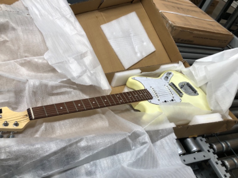 Photo 6 of ivy ISMF -200 VW Strat Solid-Body Electric Guitar, Vintage White
